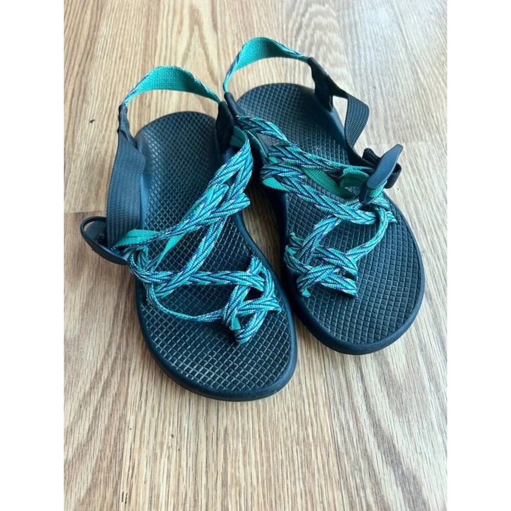 Women's Chacos Size 6